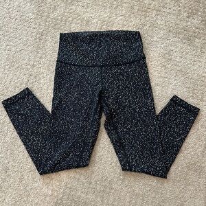 Lululemon Black 25” Leggings with unique white pattern GREAT CONDITION